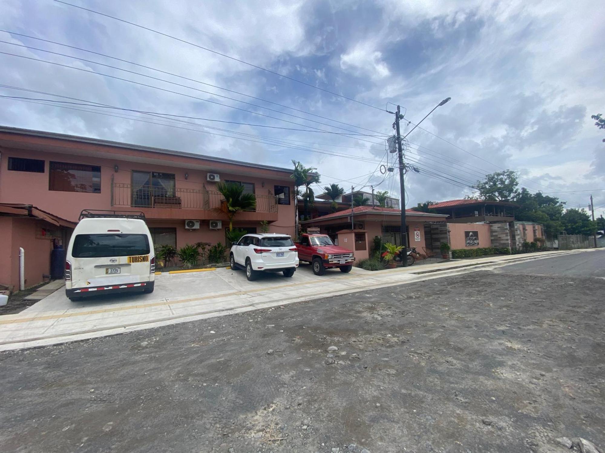 Hotel La Choza Inn La Fortuna Exterior photo