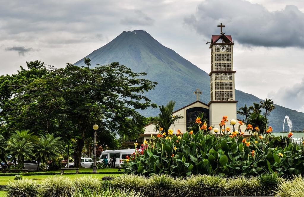 Hotel La Choza Inn La Fortuna Exterior photo